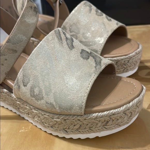 Soda Cream Tan Espadrille Platform Shoes - Picture 2 of 4